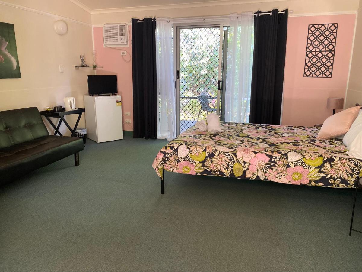 Colonial Village Hostel Hervey Bay