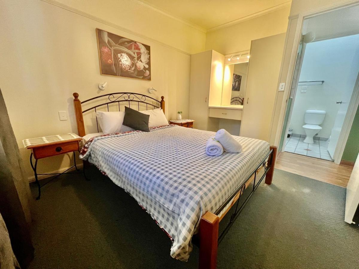 Colonial Village Hostel *