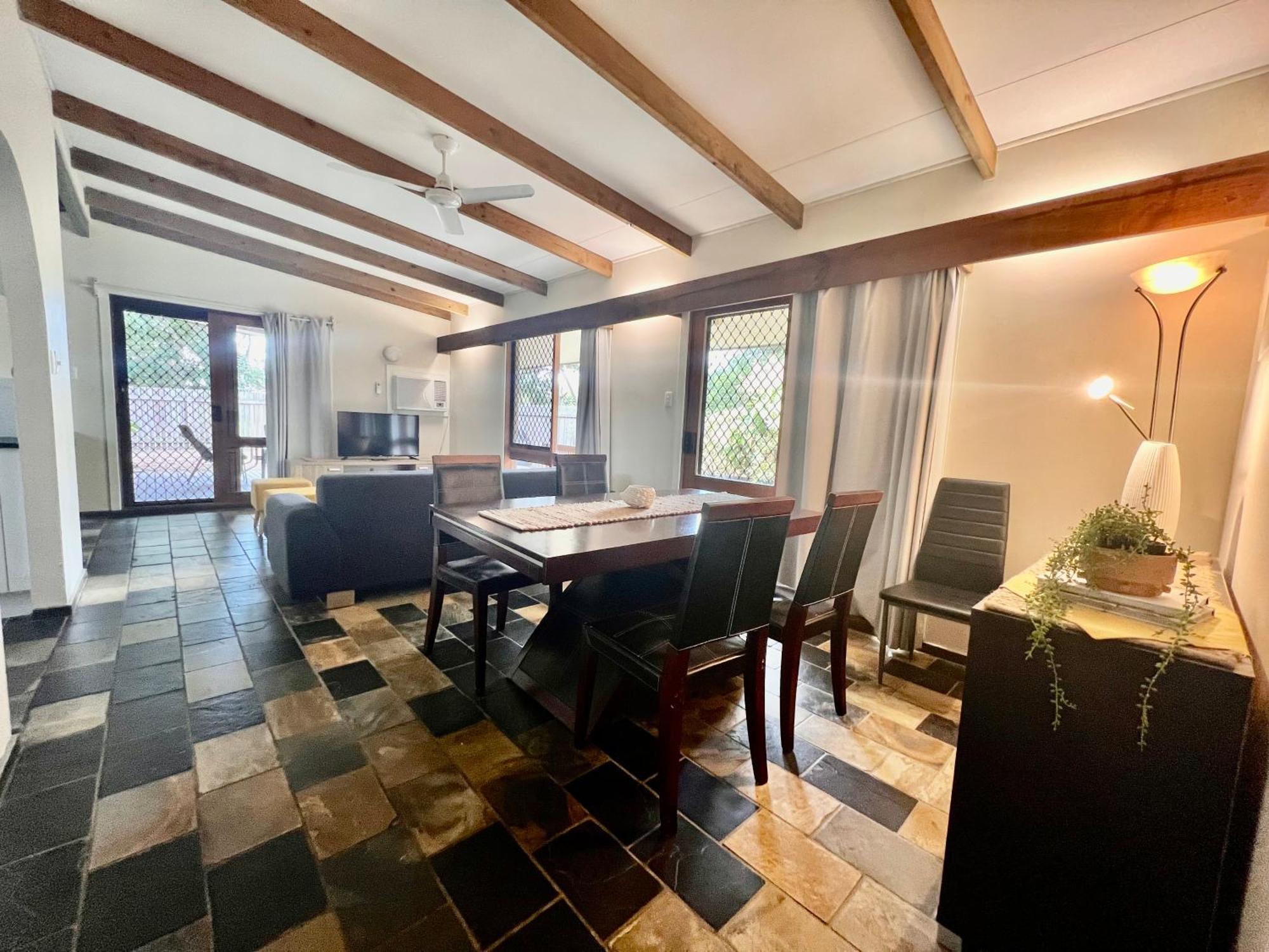Colonial Village Hostel Hervey Bay